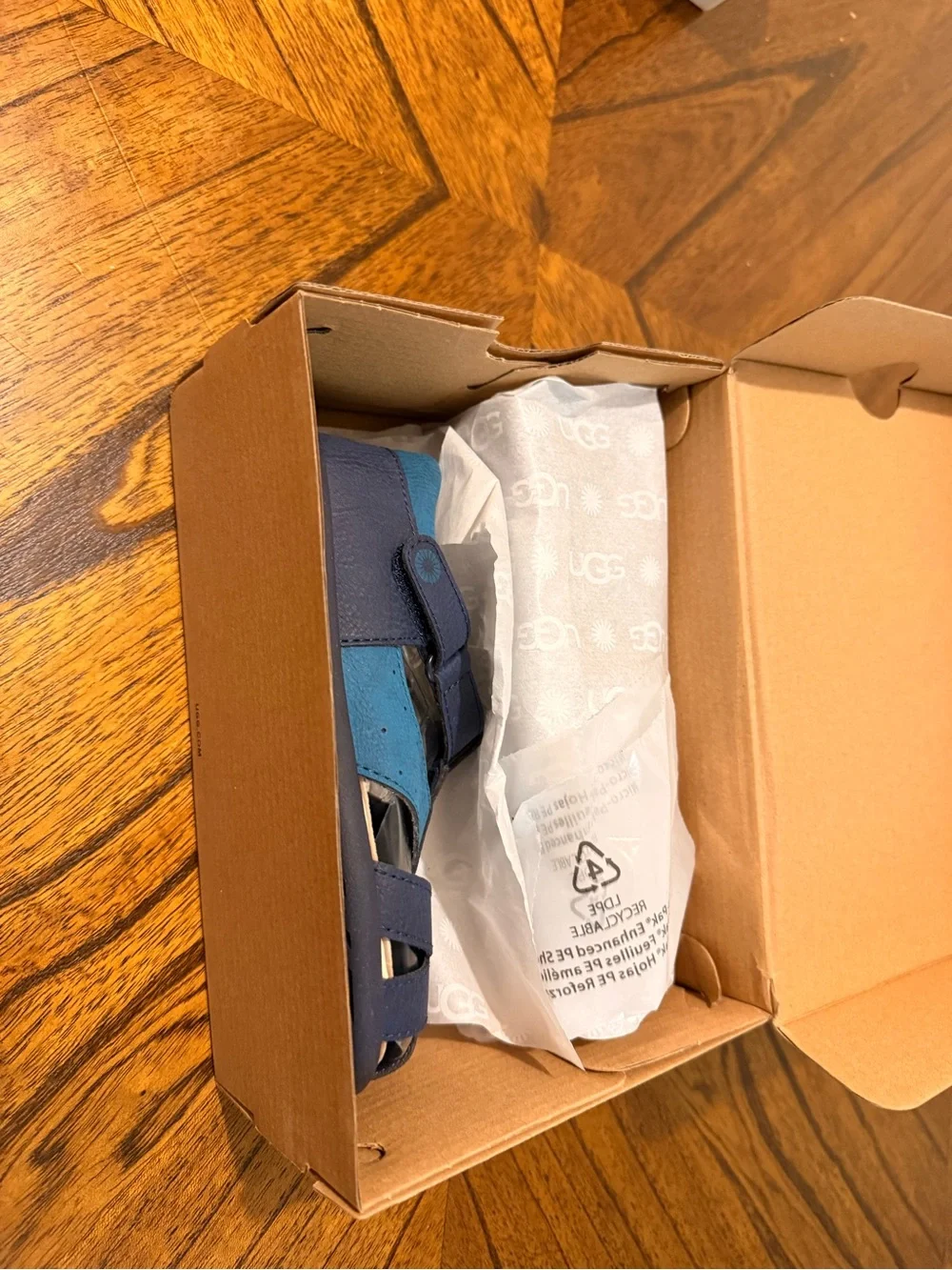 NWB Ugg T Kylo Kids Navy and Teal Sandals